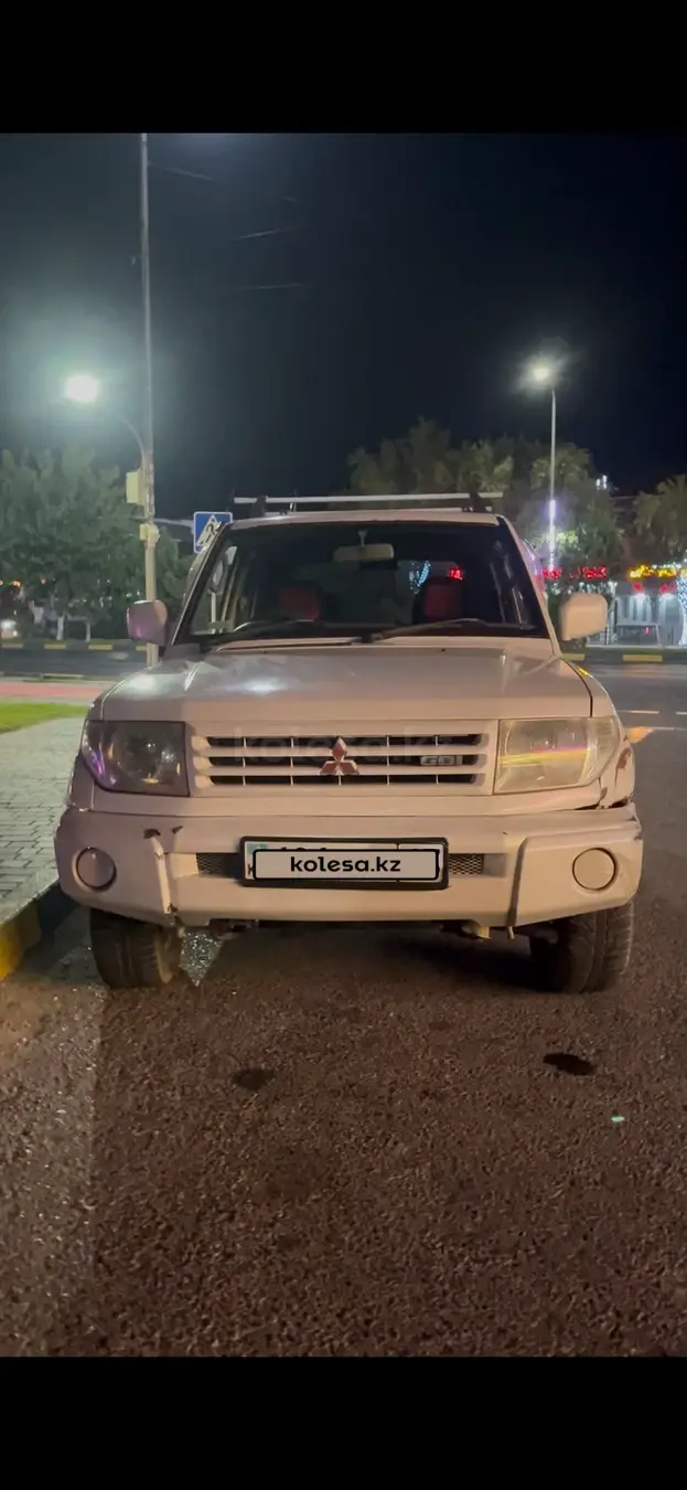 Mitsubishi Pajero iO, 2000