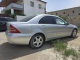Mercedes-Benz C 200 2002 годаүшін1 300 000 тг. в Жанаозен – фото 2