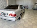 Mercedes-Benz E 230 1996 года за 1 850 000 тг. в Караганда – фото 4
