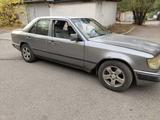 Mercedes-Benz E 230 1988 года за 700 000 тг. в Караганда – фото 3