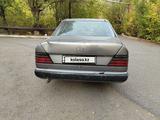 Mercedes-Benz E 230 1988 года за 700 000 тг. в Караганда – фото 4