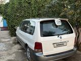 Kia Carnival 2001 года за 1 200 000 тг. в Шымкент