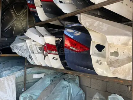 Крышка багажника в оригинале на марки KIA за 150 000 тг. в Шымкент