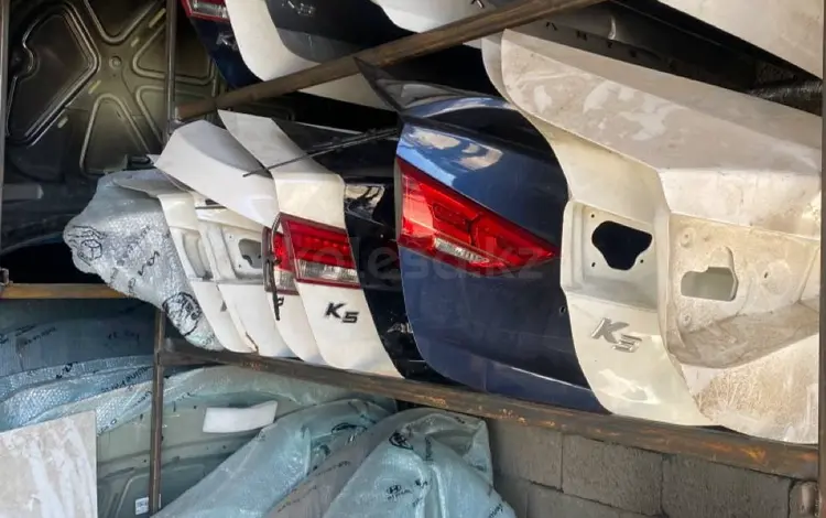 Крышка багажника в оригинале на марки KIA за 150 000 тг. в Шымкент