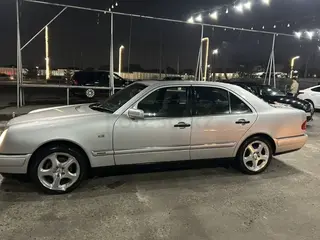 Mercedes-Benz E 230