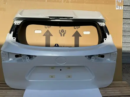Крышка багажника, дверь крышки багажника Toyota 16-25 за 50 000 тг. в Алматы