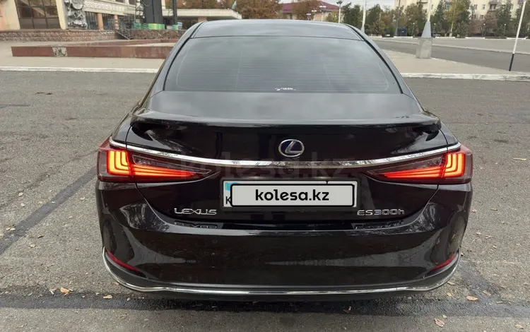 Lexus ES 300h 2022 годаүшін22 600 000 тг. в Алматы