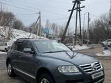 Volkswagen Touareg 2005 годаүшін4 400 000 тг. в Алматы