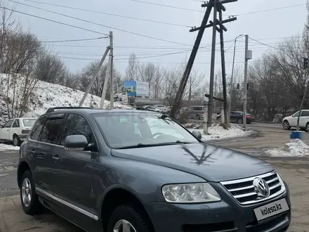 Volkswagen Touareg 2005 года за 4 400 000 тг. в Алматы