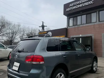 Volkswagen Touareg 2005 года за 4 400 000 тг. в Алматы – фото 4