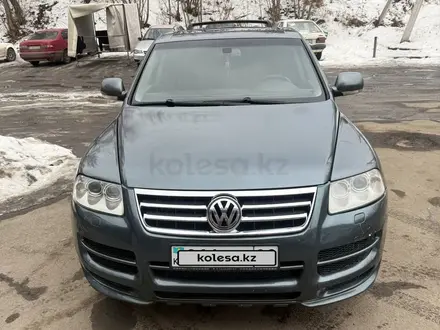 Volkswagen Touareg 2005 года за 4 400 000 тг. в Алматы – фото 6