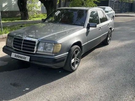 Mercedes-Benz E 300 1991 года за 1 200 000 тг. в Алматы – фото 2