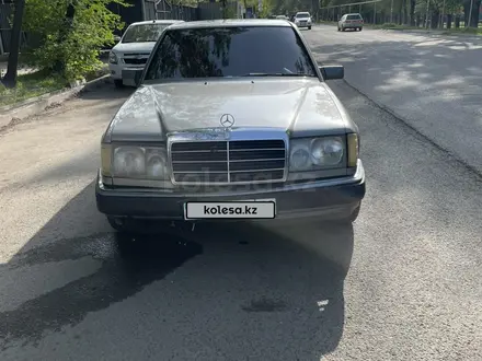 Mercedes-Benz E 300 1991 года за 1 200 000 тг. в Алматы