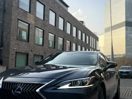 Lexus ES 300h 2022 года за 21 000 000 тг. в Алматы – фото 2