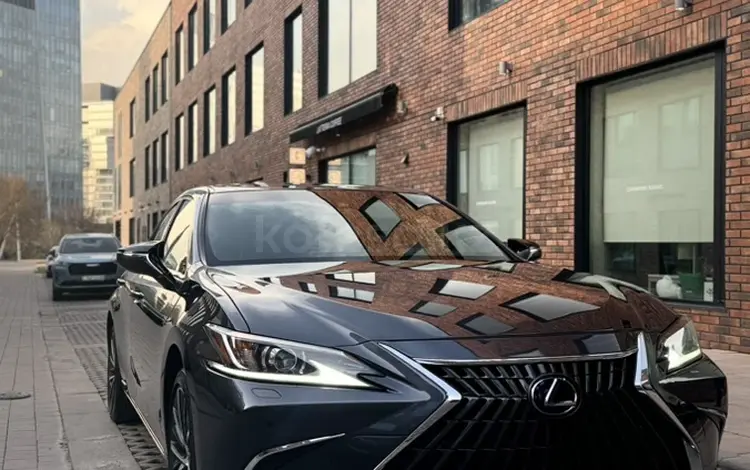 Lexus ES 300h 2022 года за 21 000 000 тг. в Алматы