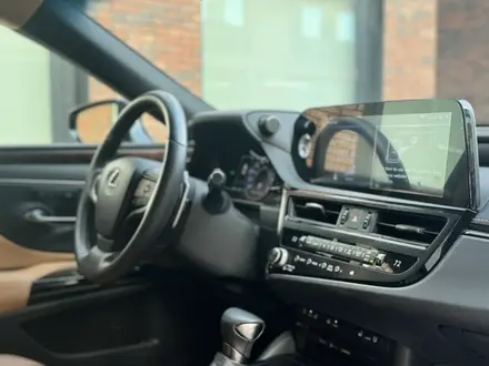 Lexus ES 300h 2022 года за 21 000 000 тг. в Алматы – фото 5