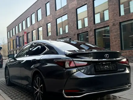 Lexus ES 300h 2022 года за 21 000 000 тг. в Алматы – фото 7