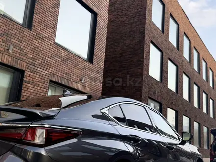 Lexus ES 300h 2022 года за 21 000 000 тг. в Алматы – фото 8