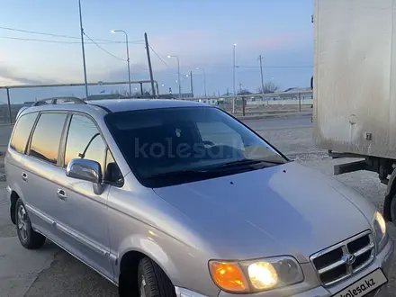 Hyundai Trajet 2000 года за 1 800 000 тг. в Атырау – фото 3