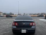 Volkswagen Passat 2008 года за 3 500 000 тг. в Актобе – фото 2