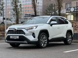 Toyota RAV4 2021 года за 21 950 000 тг. в Алматы