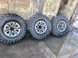 Комплект дисков с шинами за 400 000 тг. в Караганда