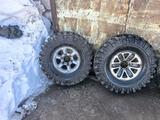 Комплект дисков с шинами за 400 000 тг. в Караганда – фото 2
