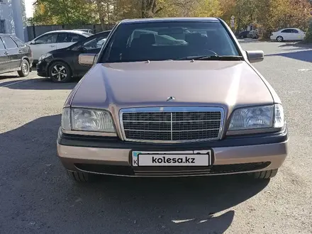 Mercedes-Benz C 180 1994 года за 1 950 000 тг. в Астана – фото 2