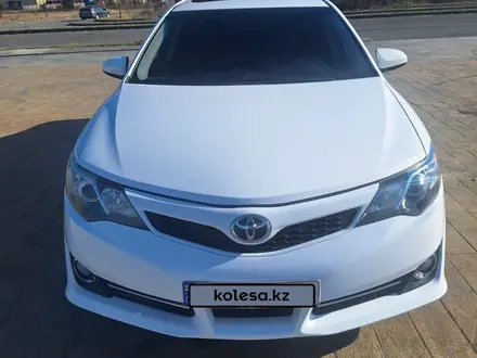 Toyota Camry 2013 года за 9 300 000 тг. в Уральск – фото 2