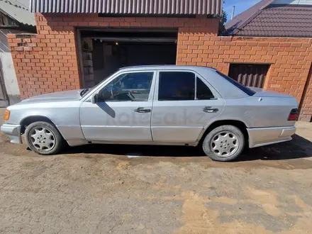 Mercedes-Benz E 230 1990 года за 1 200 000 тг. в Караганда – фото 3