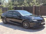 Toyota Camry 2022 года за 14 900 000 тг. в Костанай – фото 3