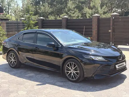 Toyota Camry 2022 года за 14 900 000 тг. в Костанай – фото 3