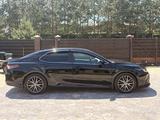 Toyota Camry 2022 года за 14 900 000 тг. в Костанай – фото 5