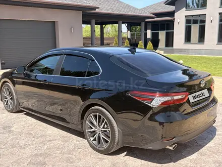 Toyota Camry 2022 года за 14 900 000 тг. в Костанай – фото 7