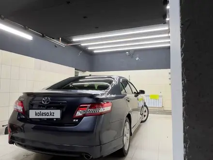 Toyota Camry 2011 года за 6 400 000 тг. в Актау – фото 10