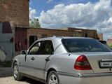 Mercedes-Benz C 200 1995 годаүшін2 450 000 тг. в Усть-Каменогорск – фото 4