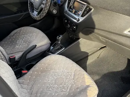 Hyundai Accent 2019 года за 7 500 000 тг. в Актобе – фото 12