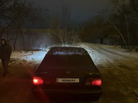 Mercedes-Benz E 230 1996 года за 1 700 000 тг. в Петропавловск – фото 5