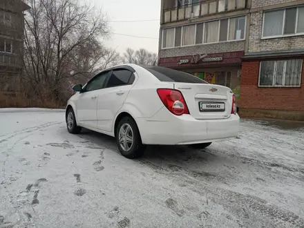 Chevrolet Aveo 2015 года за 3 950 000 тг. в Семей – фото 4