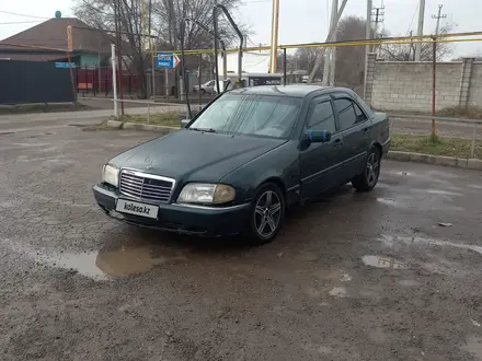 Mercedes-Benz C 180 1994 года за 800 000 тг. в Алматы