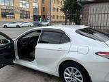 Toyota Camry 2021 годаүшін15 500 000 тг. в Семей – фото 3