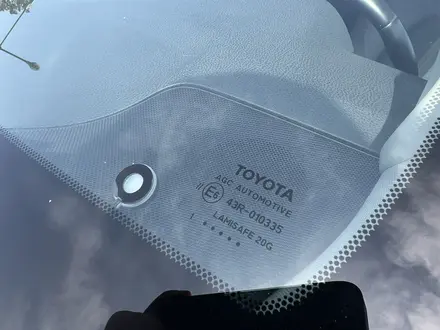 Toyota Camry 2021 года за 16 500 000 тг. в Алматы – фото 25