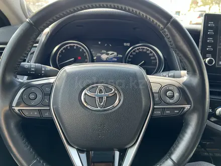 Toyota Camry 2021 года за 16 500 000 тг. в Алматы – фото 35