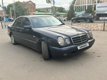 Mercedes-Benz E 200 1995 года за 2 150 000 тг. в Петропавловск – фото 3