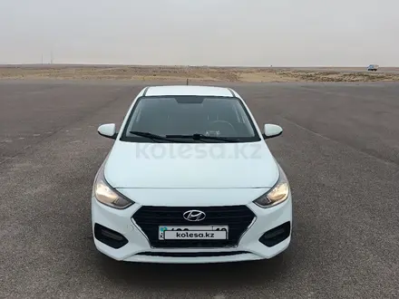 Hyundai Solaris 2019 года за 5 000 000 тг. в Жанаозен – фото 2