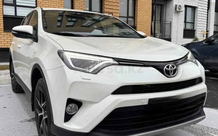 Toyota RAV4 2017 годаfor13 000 000 тг. в Актобе