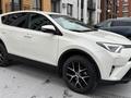 Toyota RAV4 2017 годаfor13 000 000 тг. в Актобе – фото 3