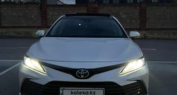Toyota Camry 2022 года за 19 000 000 тг. в Шымкент – фото 2