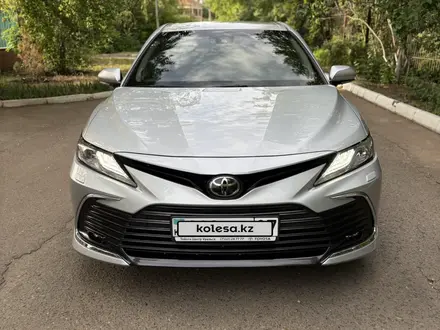Toyota Camry 2024 года за 17 900 000 тг. в Актобе – фото 2