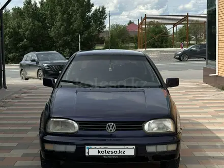 Volkswagen Golf 1997 года за 1 690 000 тг. в Актобе – фото 2